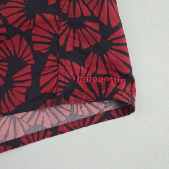 Patagonia Men's 30 Board Shorts Red Black Floral Swim Surf Trunks 6353‎ - Picture 2 of 11